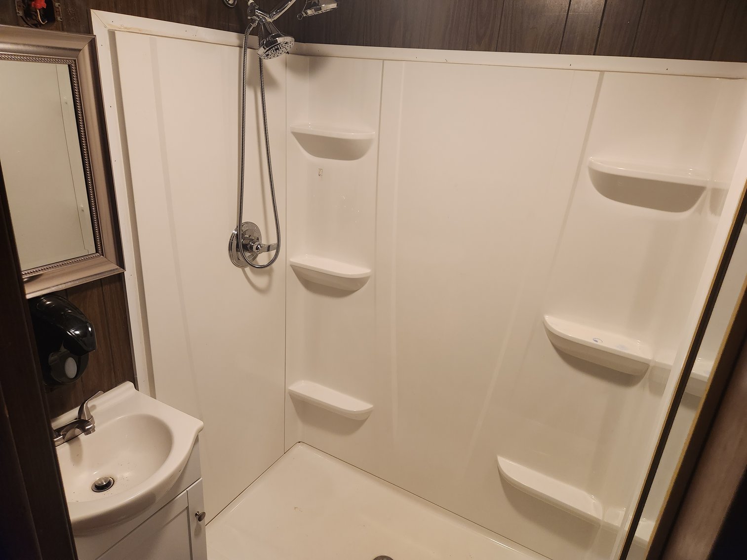 Image for Columbia, SC: Former Skyline Club 14,741± SF Building on 3.8± Acres (Lexington County)