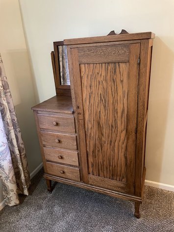 Image for Dresden Boutique and Airbnb Closing Online Auction