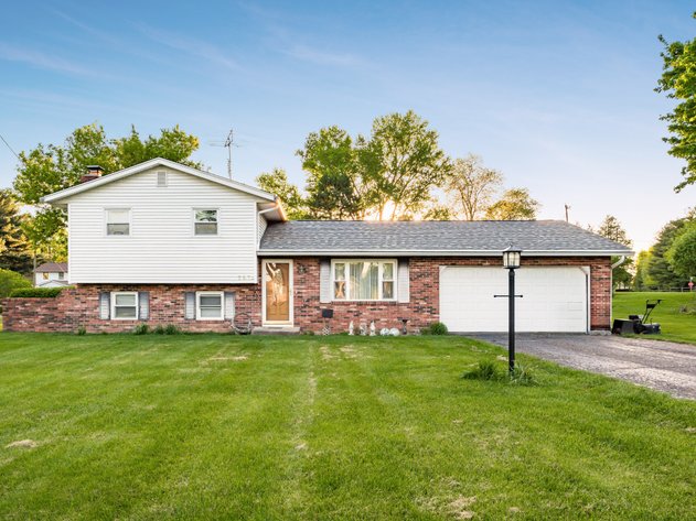 Image for Onsite Live House Auction 757 N Buena Vista St, Newark, OH 43055