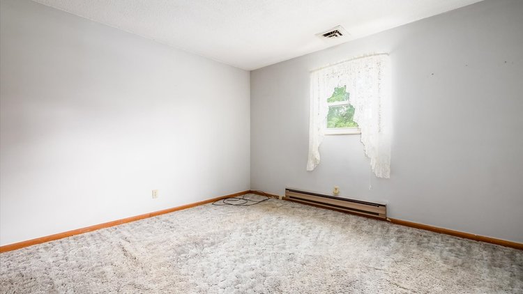 Image for Onsite Live House Auction 757 N Buena Vista St, Newark, OH 43055