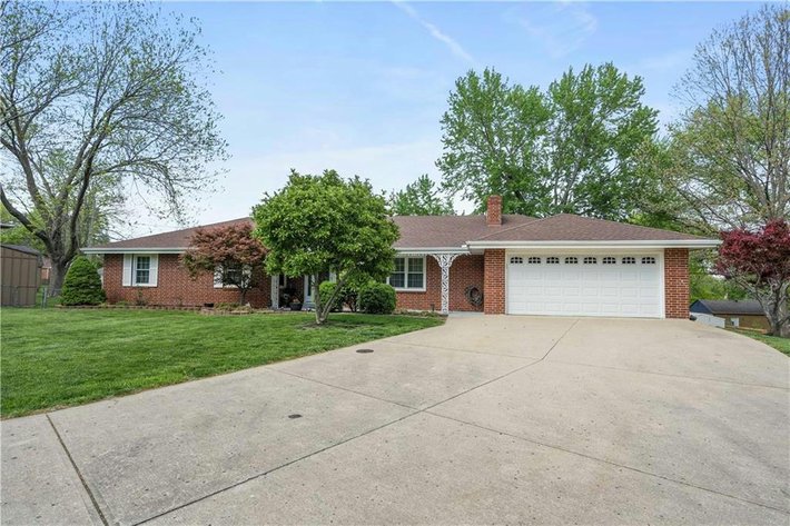 Image for LIVING ESTATE AUCTION