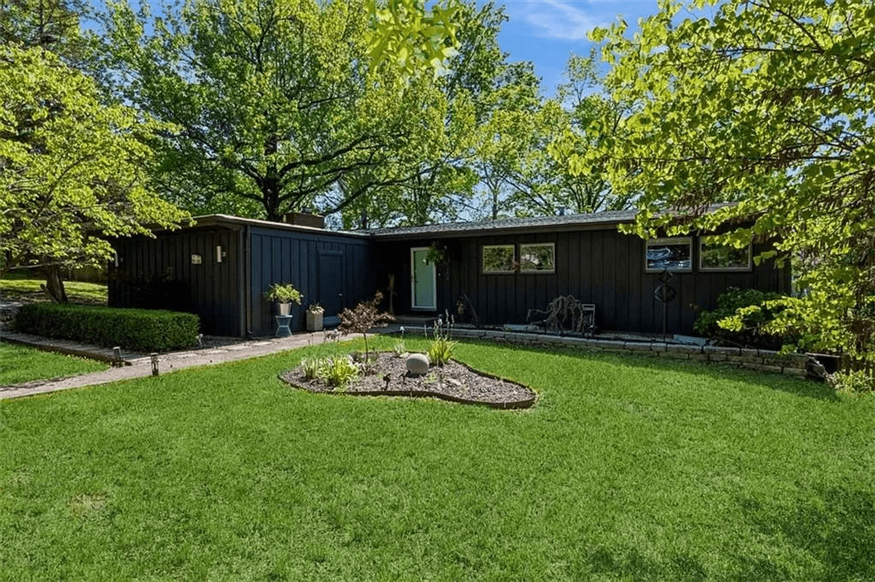 Image for MID CENTURY LIVING ESTATE AUCTION