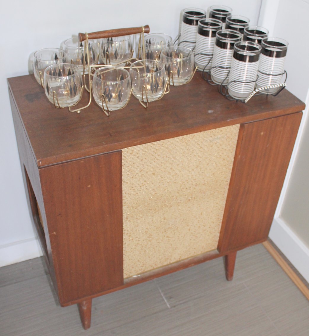Image for MID CENTURY LIVING ESTATE AUCTION