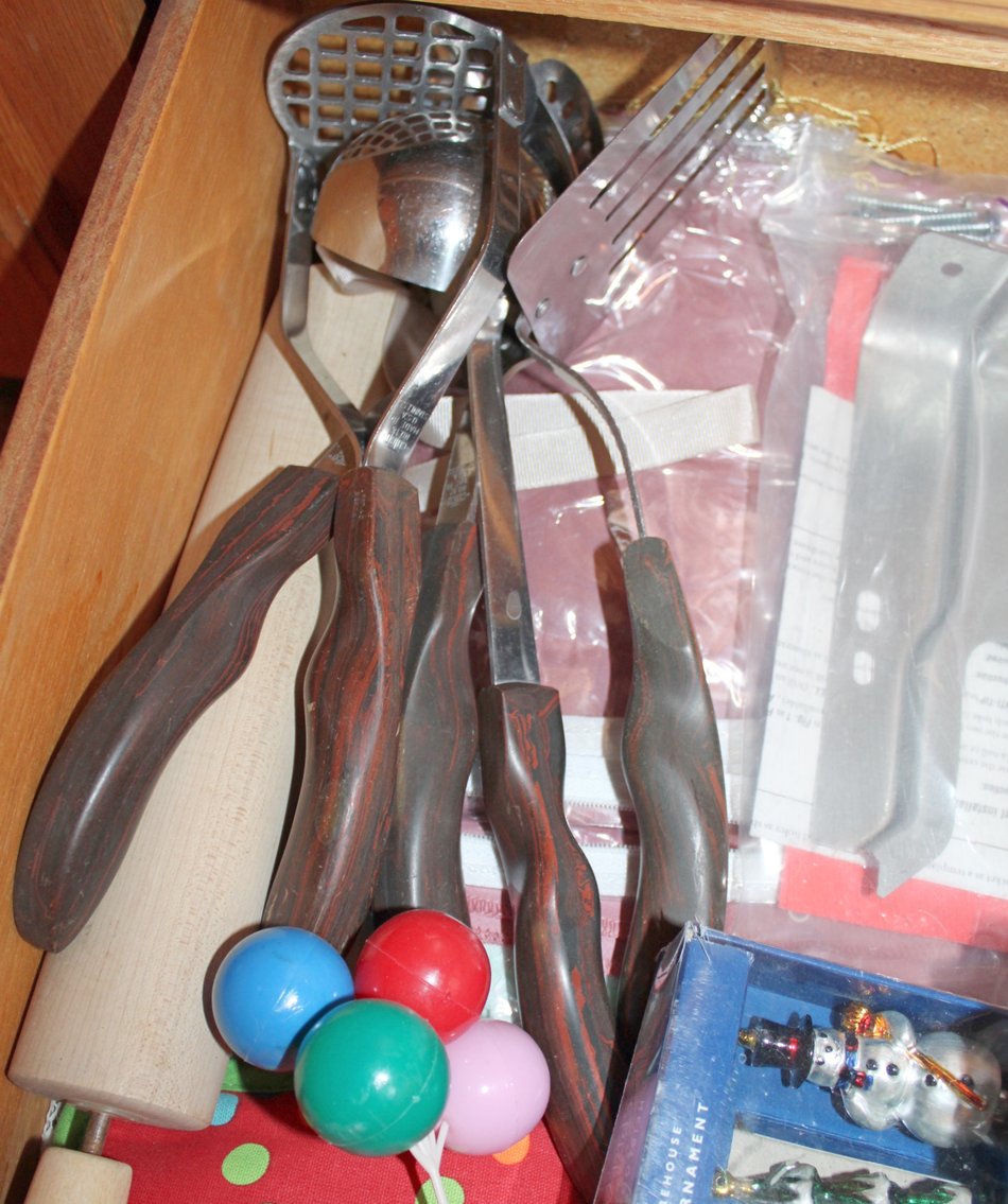 Image for LIVING ESTATE AUCTION