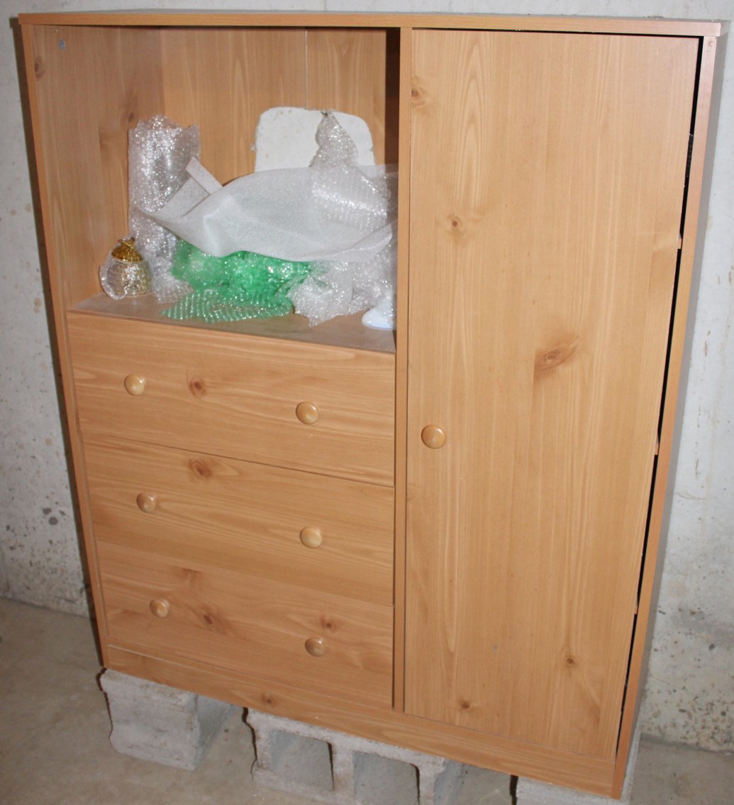 Image for LIVING ESTATE AUCTION