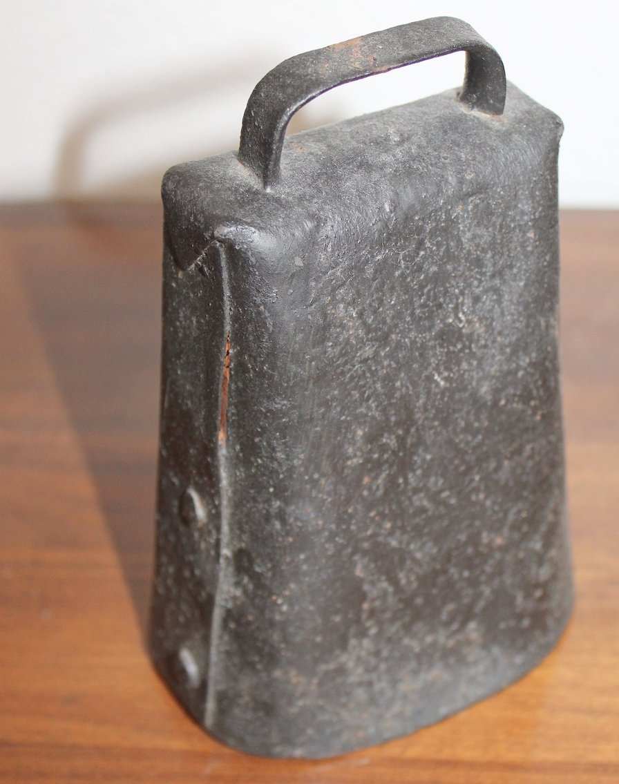 Image for LIVING ESTATE AUCTION