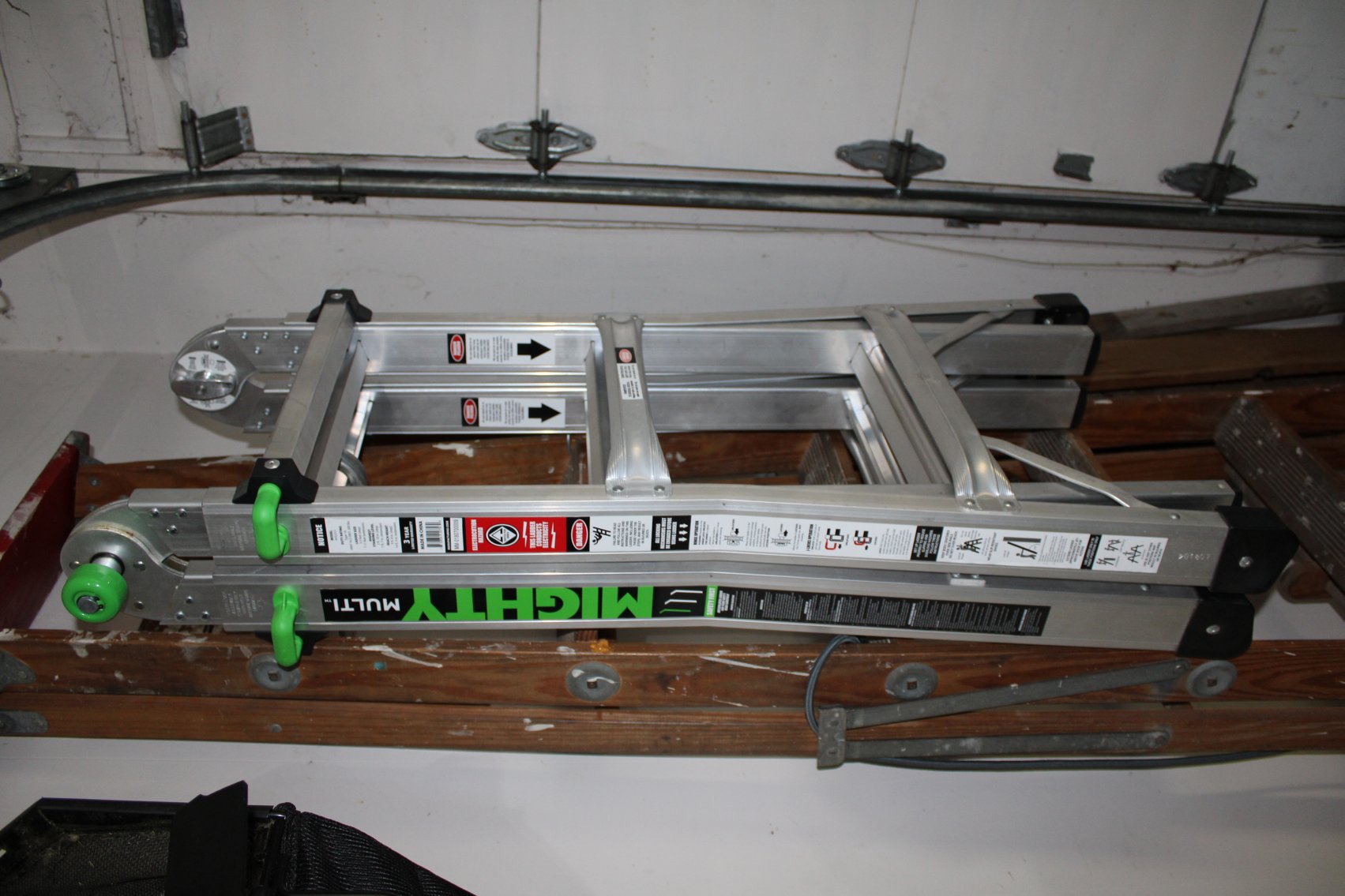 Image for LIVING ESTATE AUCTION