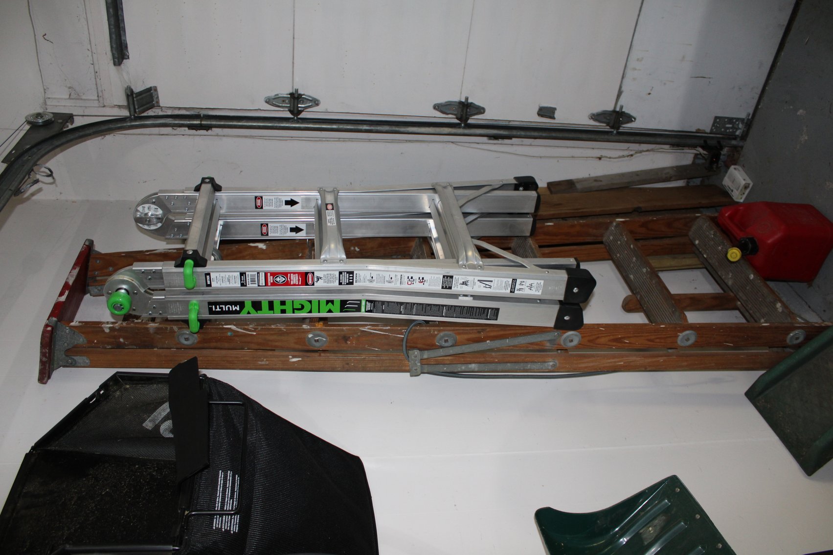 Image for LIVING ESTATE AUCTION