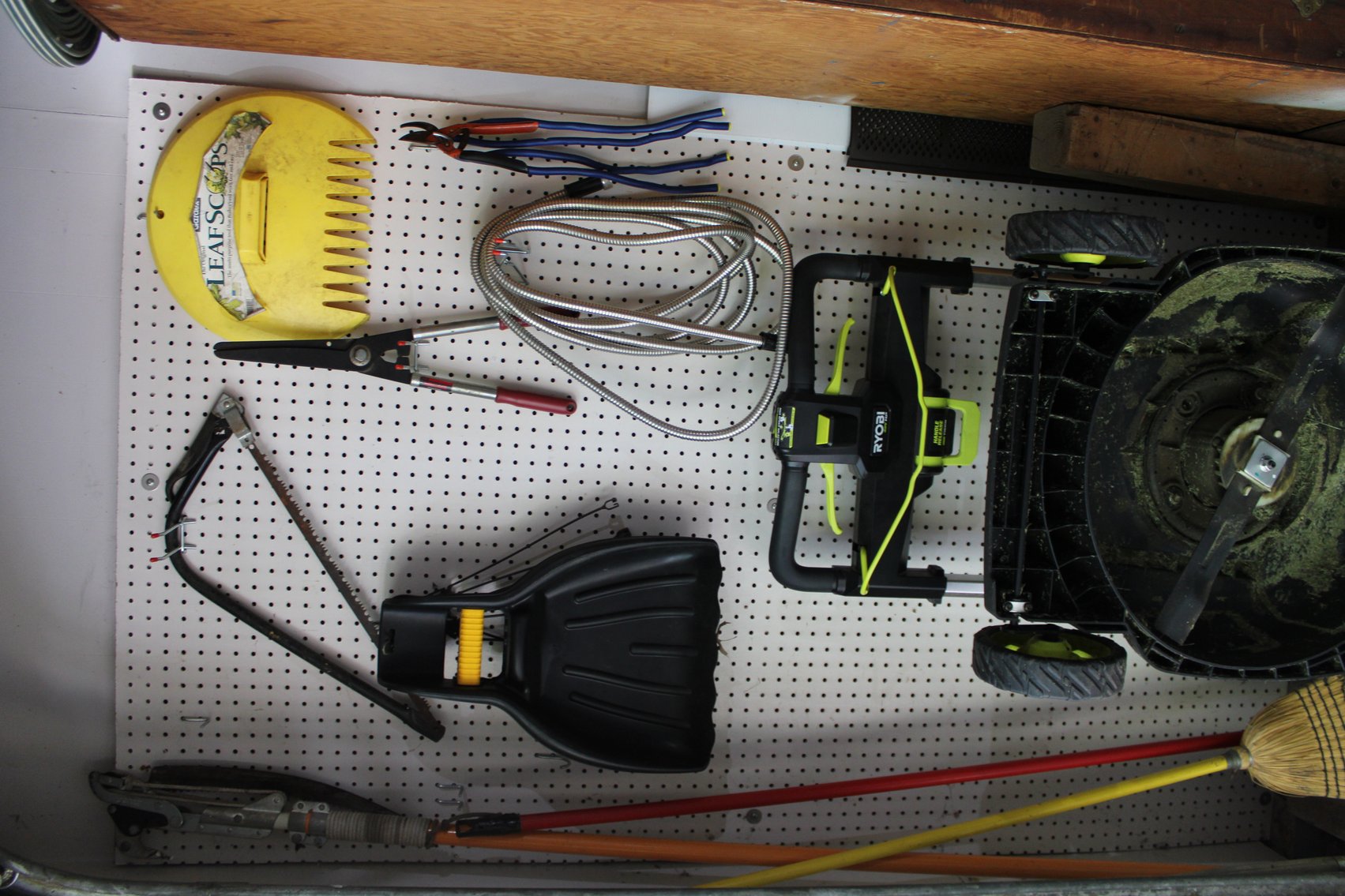 Image for LIVING ESTATE AUCTION