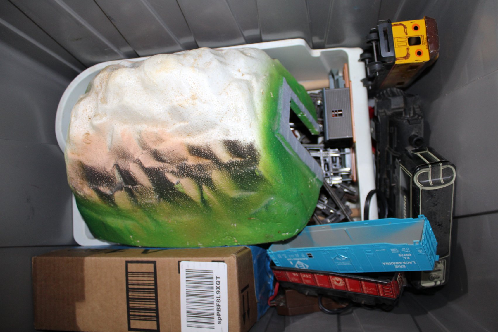 Image for LIVING ESTATE AUCTION