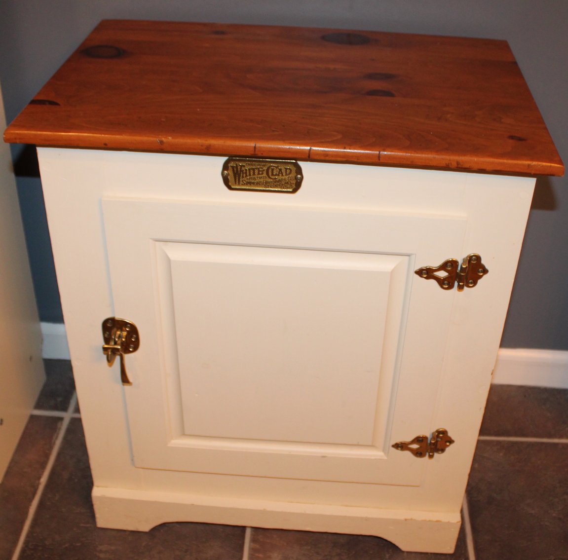 Image for LIVING ESTATE AUCTION