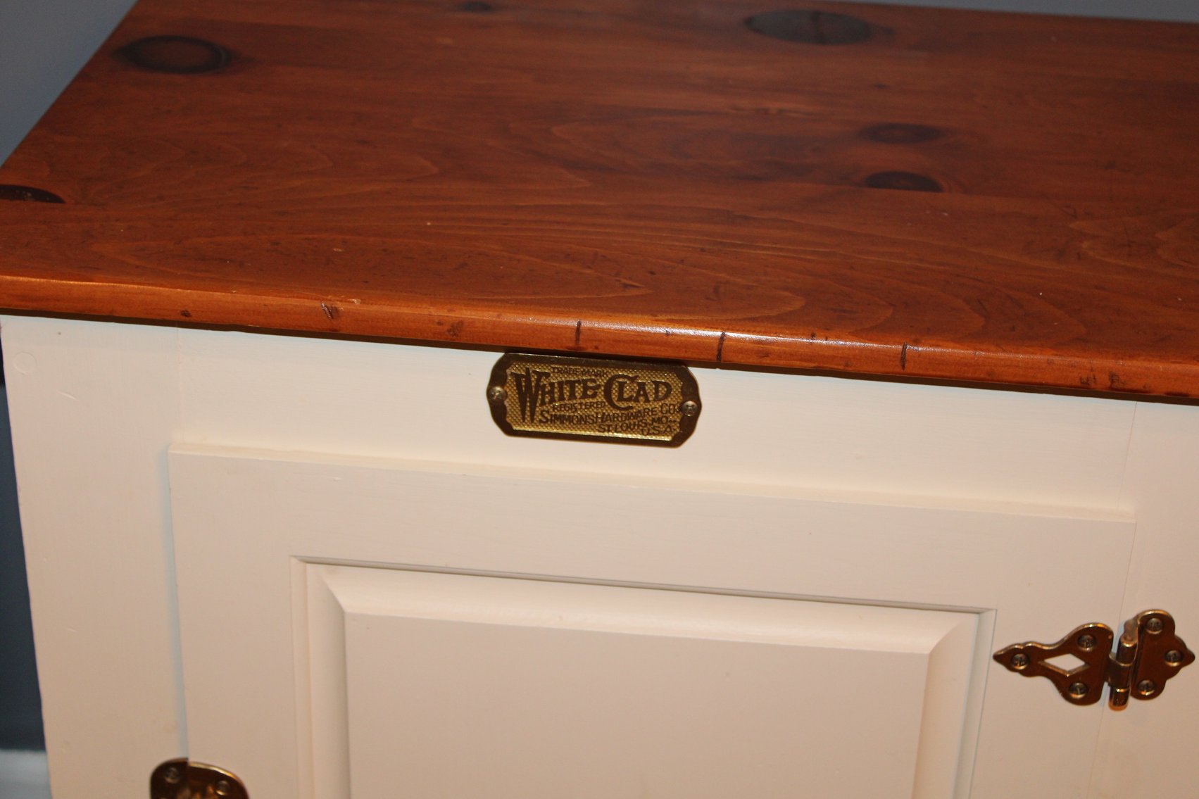 Image for LIVING ESTATE AUCTION