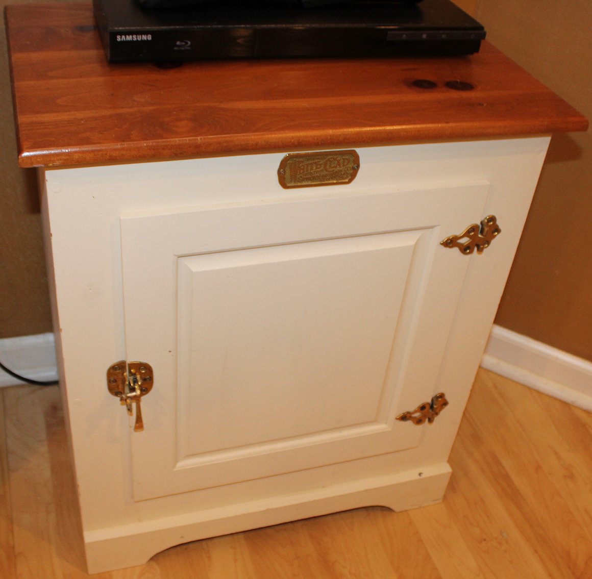 Image for LIVING ESTATE AUCTION