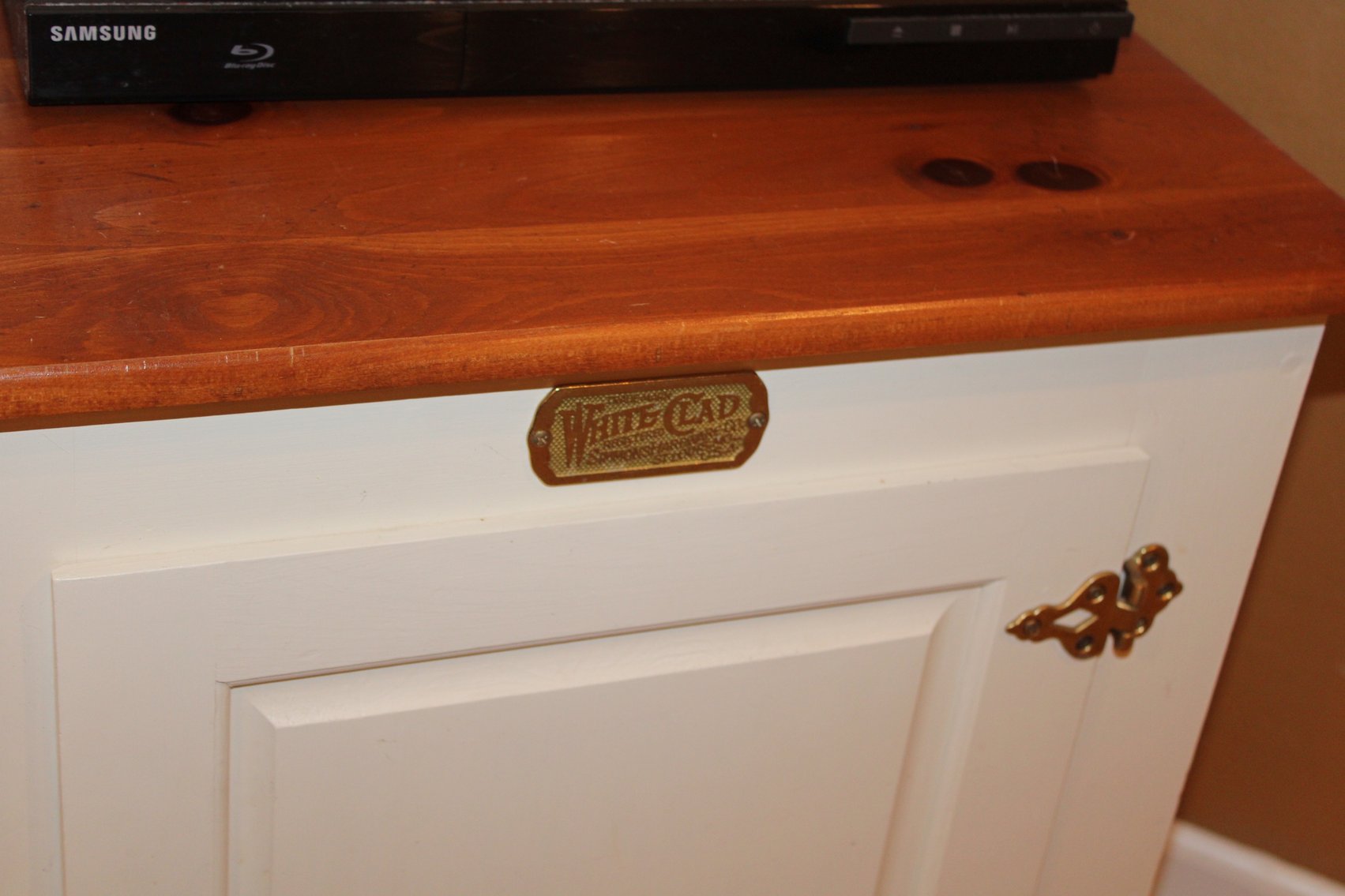 Image for LIVING ESTATE AUCTION