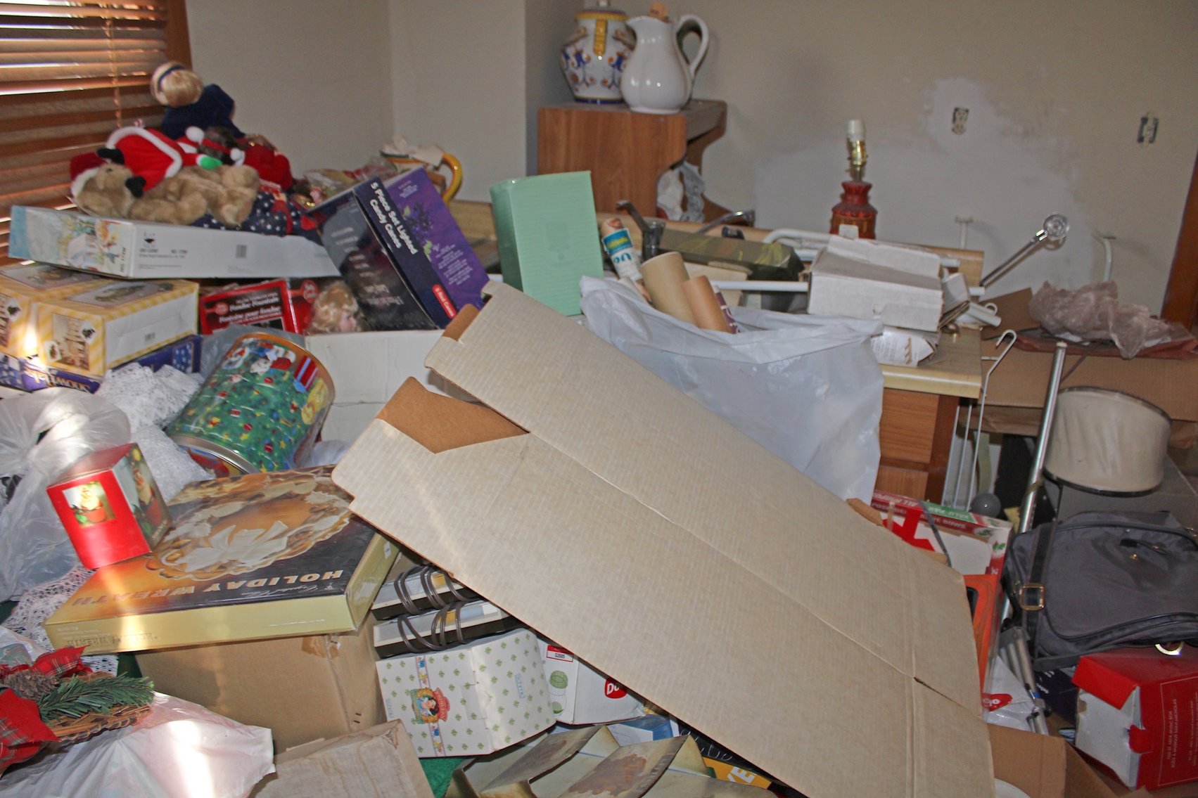 Image for HUGE VINTAGE TIME CAPSULE AUCTION