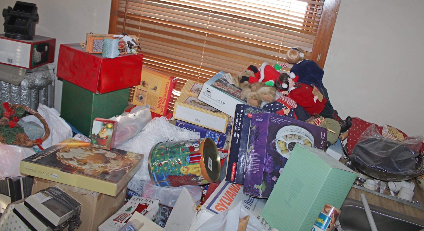 Image for HUGE VINTAGE TIME CAPSULE AUCTION