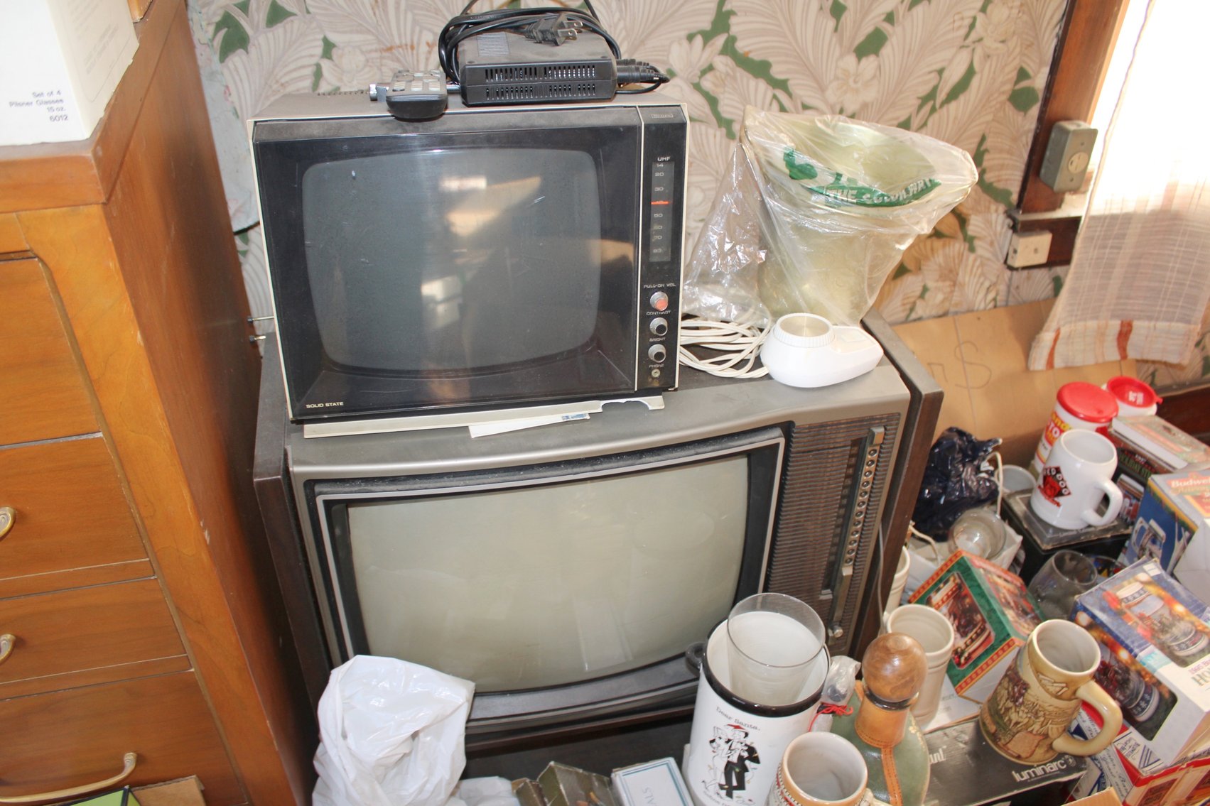 Image for HUGE VINTAGE TIME CAPSULE AUCTION