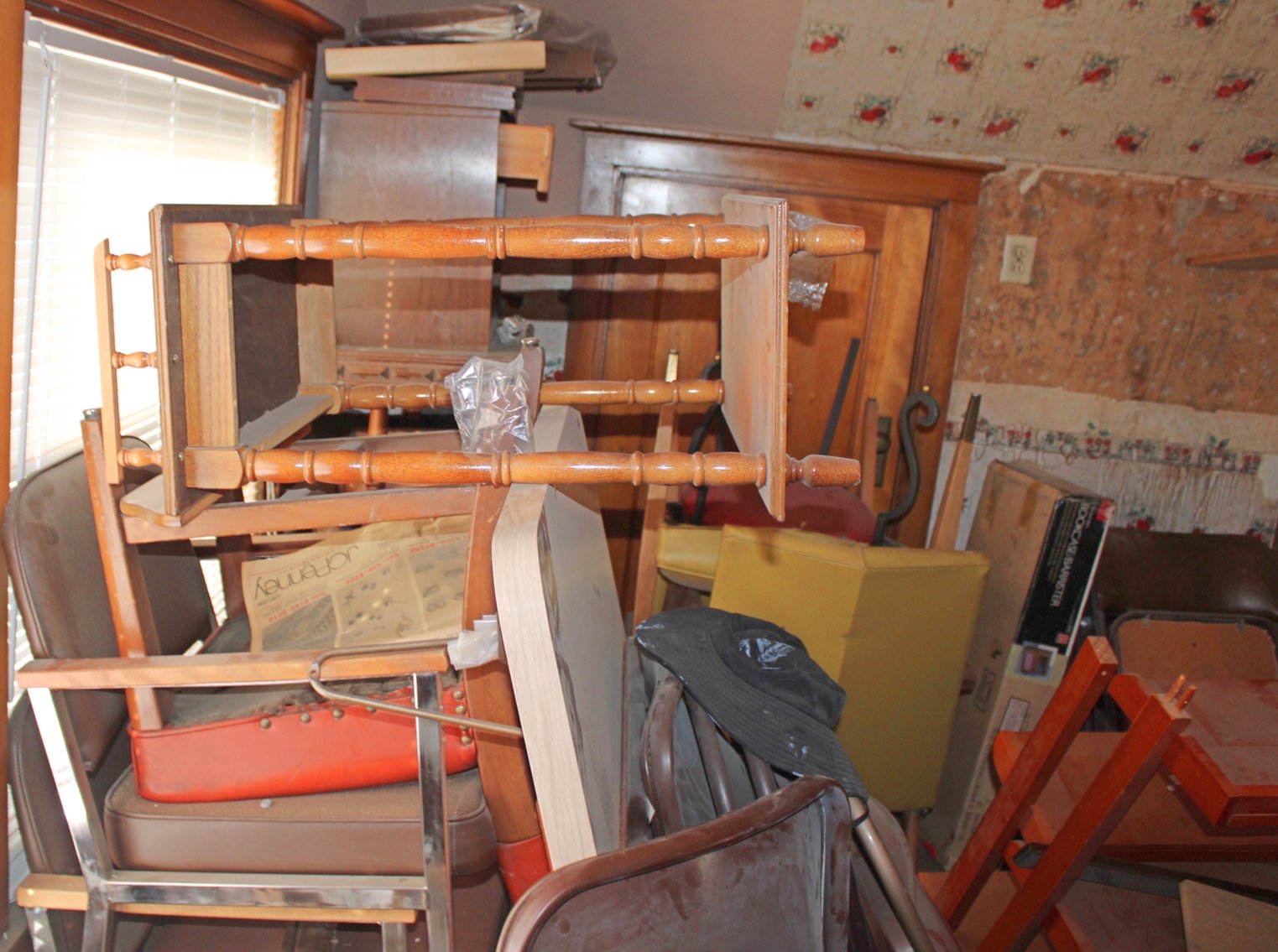 Image for HUGE VINTAGE TIME CAPSULE AUCTION