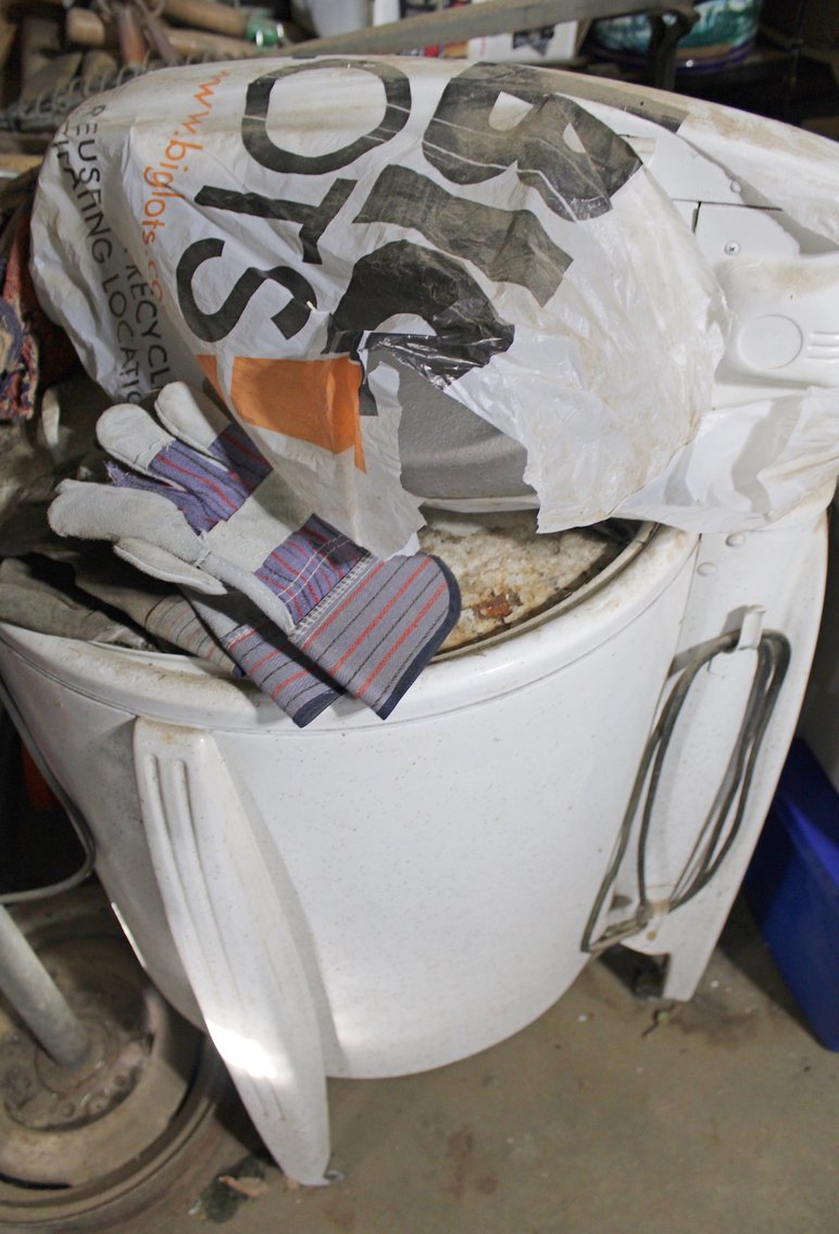 Image for EMERGENCY VINTAGE TIME CAPSULE ESTATE AUCTION