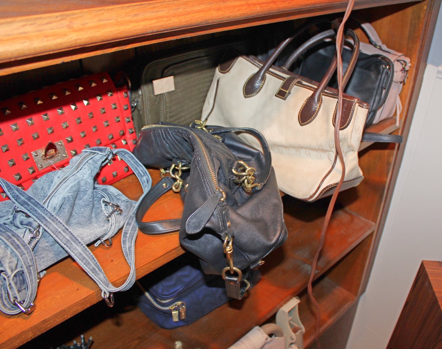 Image for UPSCALE MOVING AUCTION