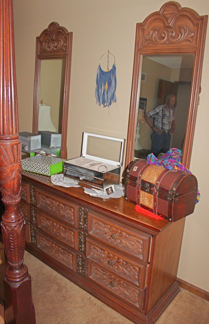 Image for UPSCALE MOVING AUCTION