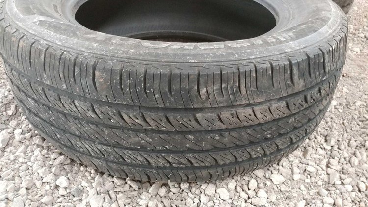 Image for (I-313) (1) HANKOOK P225/65R17 TIRE AND A MICHELIN P225/65R17 TIRE