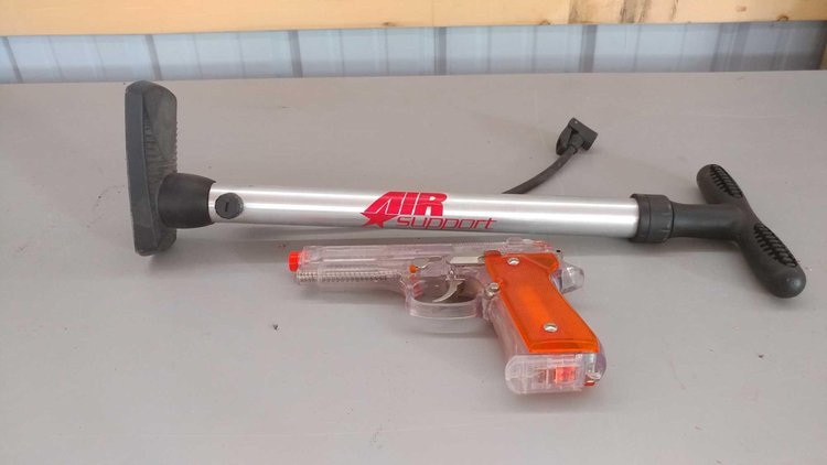 Image for (I-791) AIRSOFT HANDGUN (DOES NOT WORK) AND AN AIR PUMP