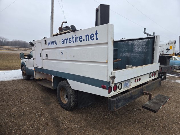 Image for 2002 FORD DRW (DUAL REAR WHEEL) SERVICE TRUCK