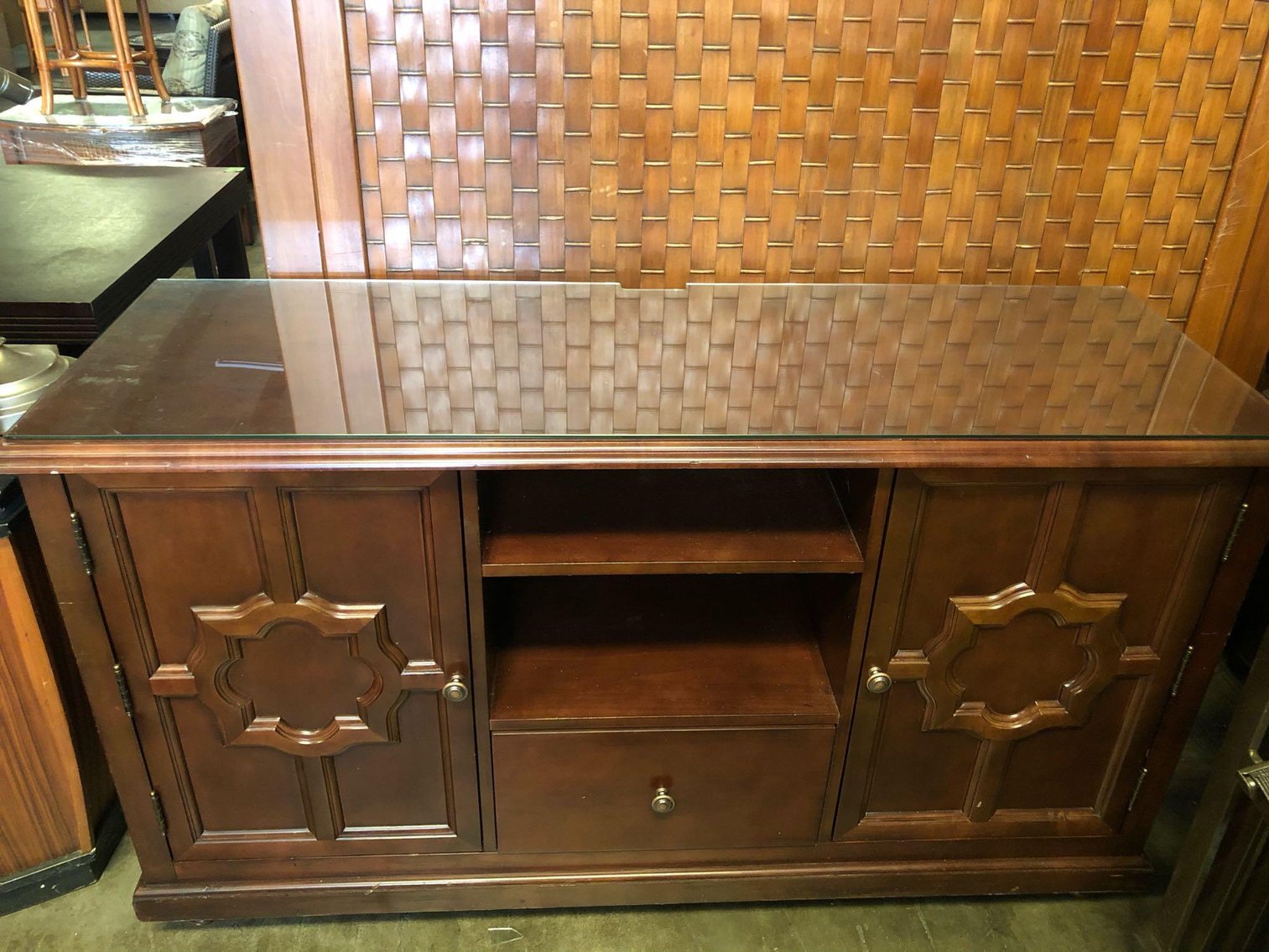 Image for Lihue Home Furnishings & Art Auction (Seller Managed) 12/27