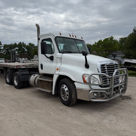 Image for Eastern Nebraska's Late Model Truck, Trailer, Construction & Farm Equipment No Reserve LIVE Auction