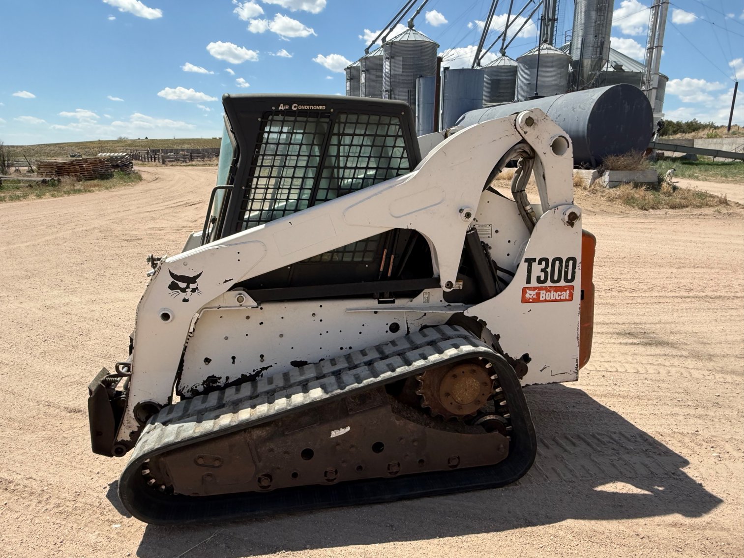 Image for 2009 Bobcat T300 Track Skid Steer