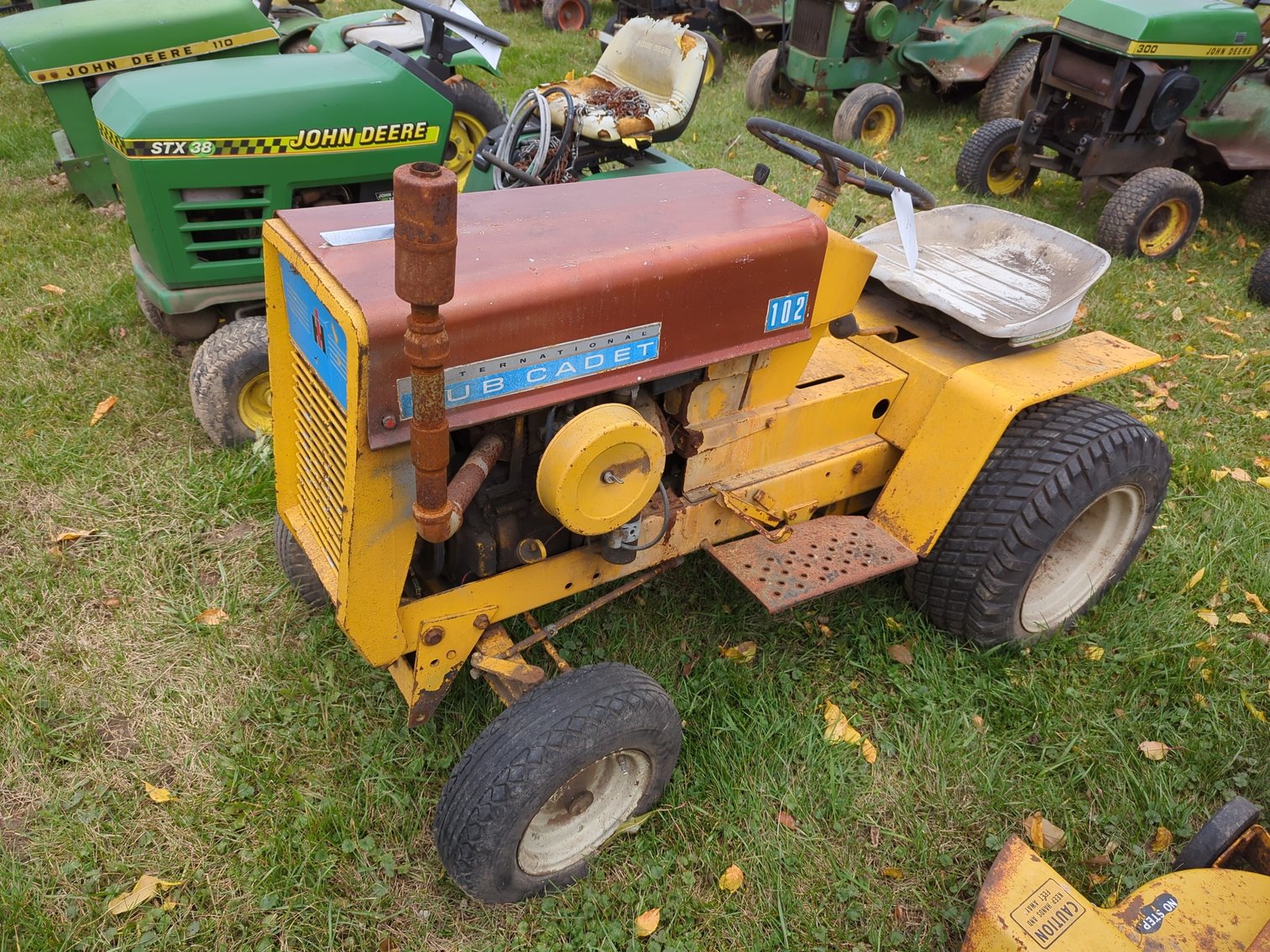 Image for Vintage John Deere Lawnmower Online Auction