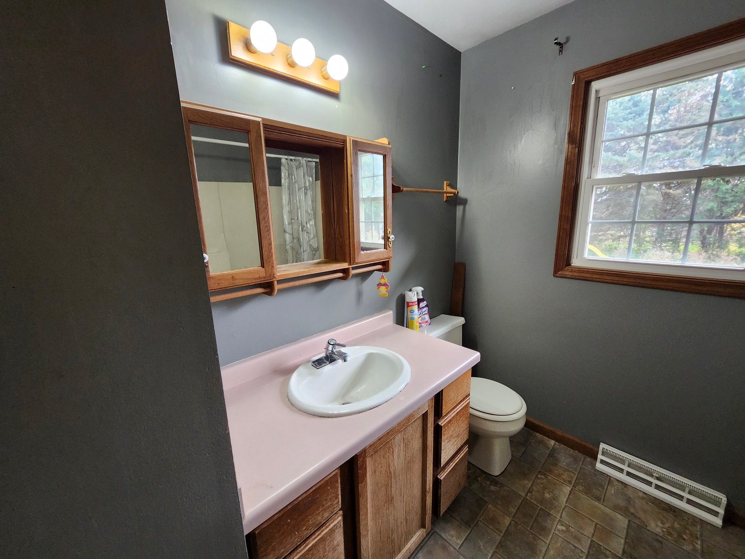 Image for 205 Alvin Circle, Beaver Dam – Online Bidding for Quiet Cul-de-Sac Home