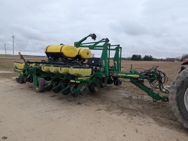 Image for Auction Time: 2002 John Deere 1780 16R22 Planter