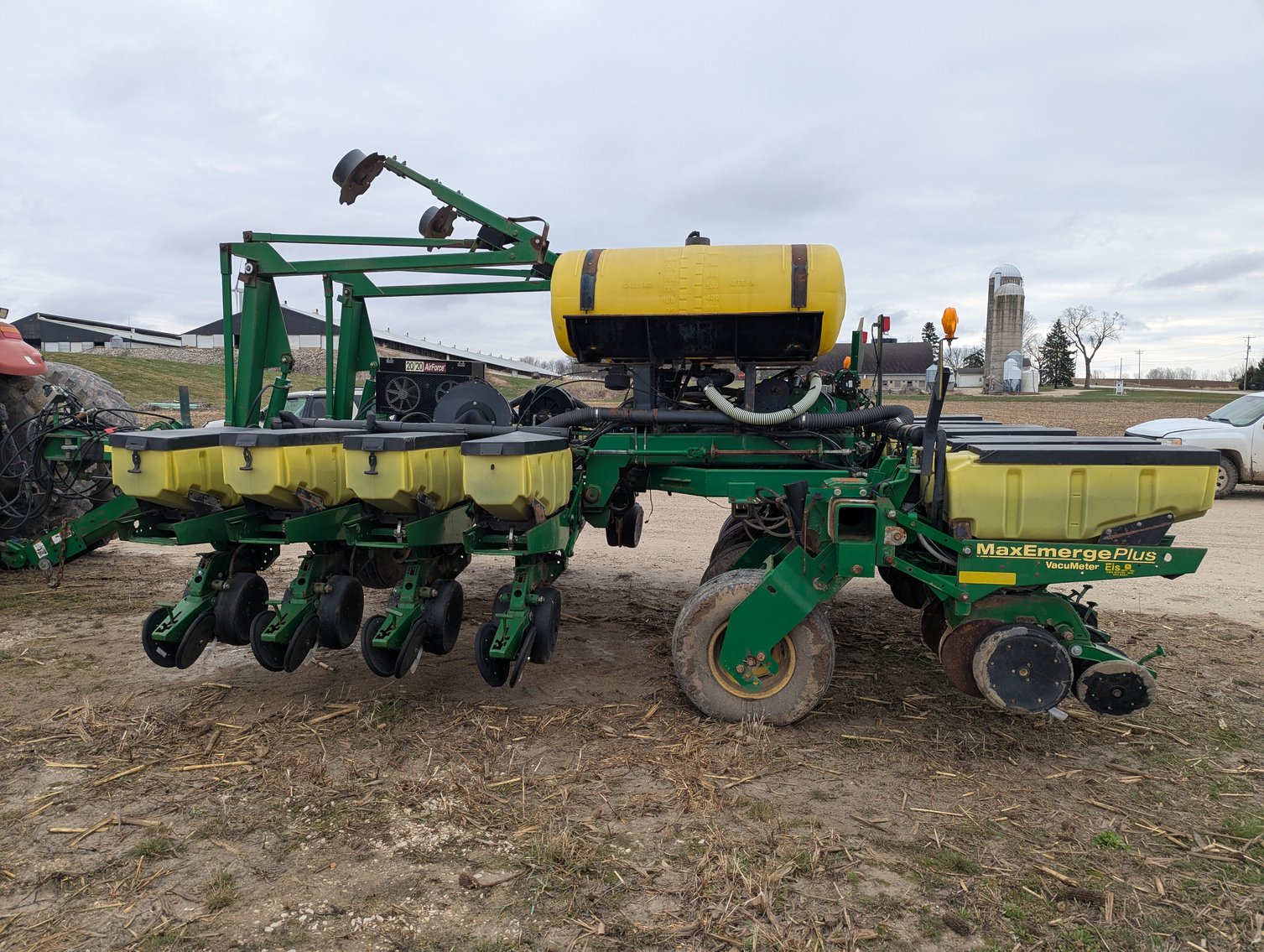 Image for Auction Time: 2002 John Deere 1780 16R22 Planter