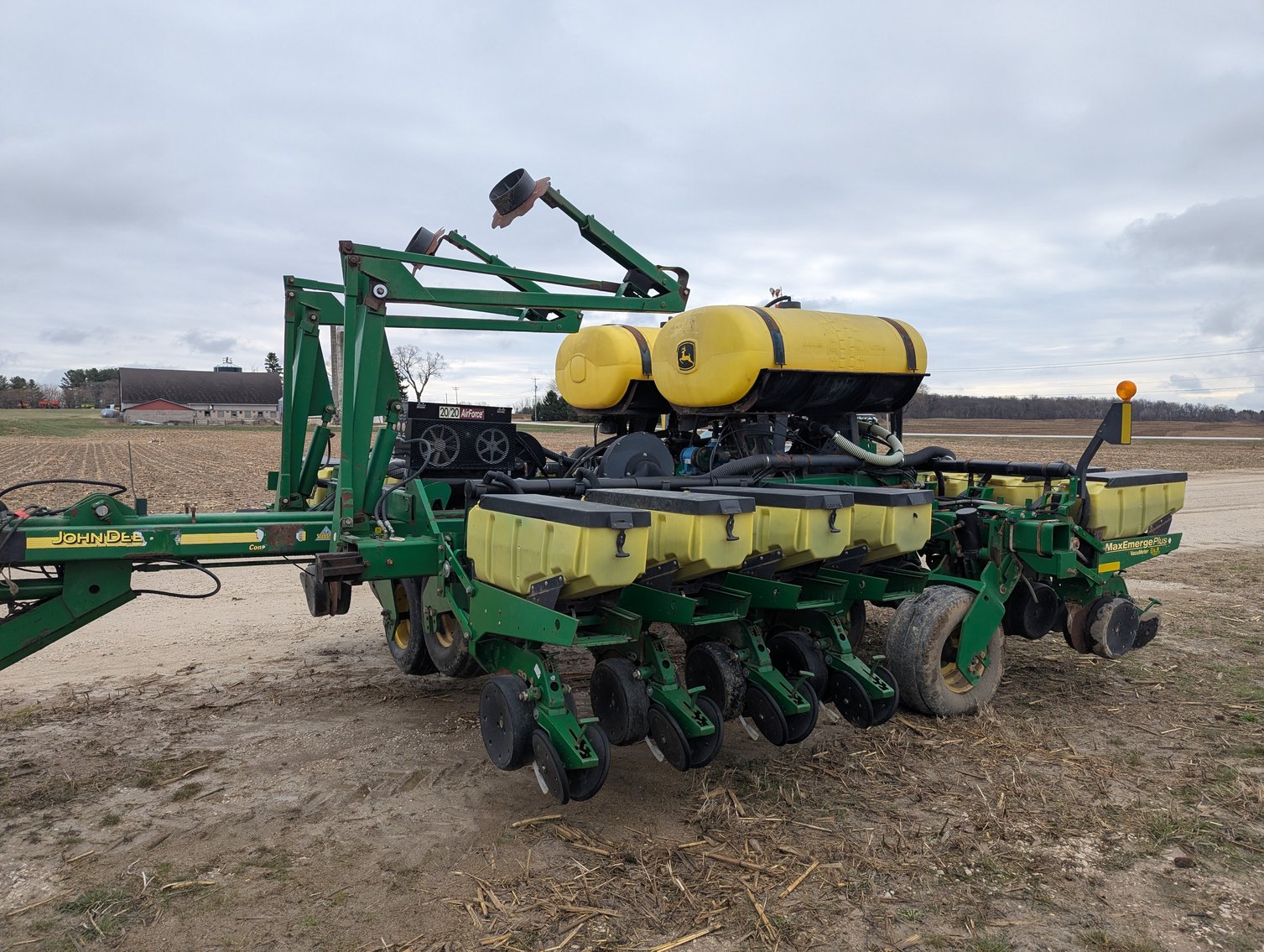 Image for Auction Time: 2002 John Deere 1780 16R22 Planter
