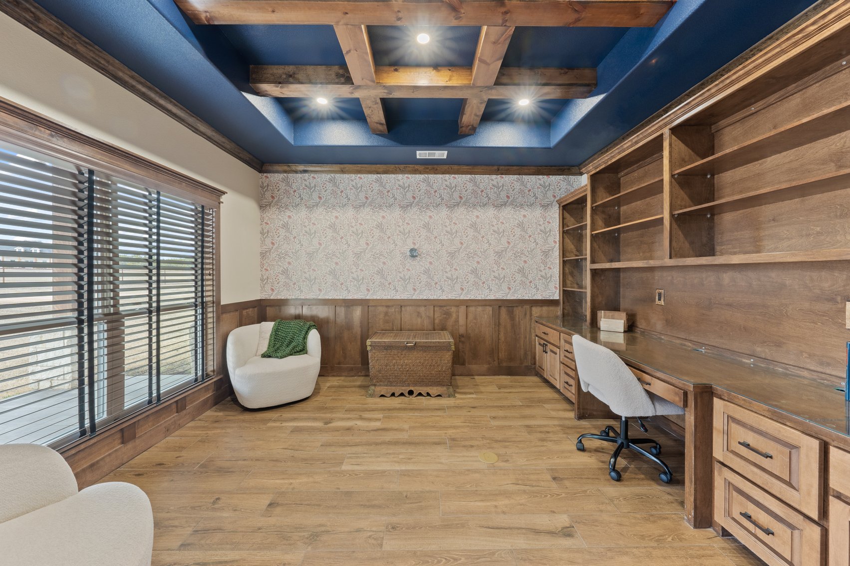 Image for 1981 Mountain Ridge Real Estate Auction