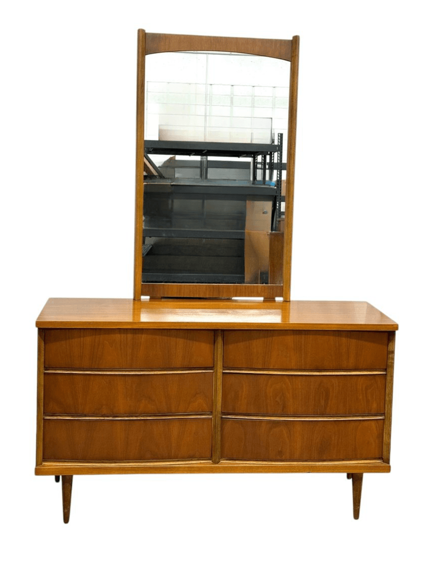 Image for Past & Present Finds Estate Auction: Vintage & Antique Treasures, Art, Furniture, Décor & More