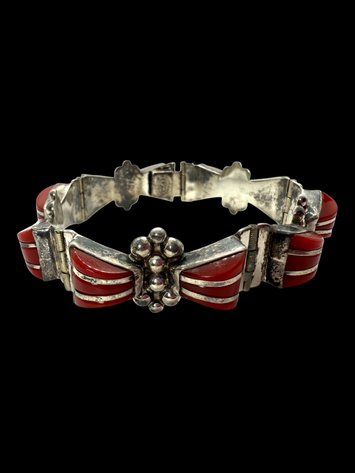 Image for Glamour & Grace: Antique & Vintage Costume Jewelry Auction