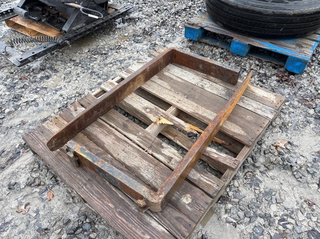 Image for E1. Pallet forks