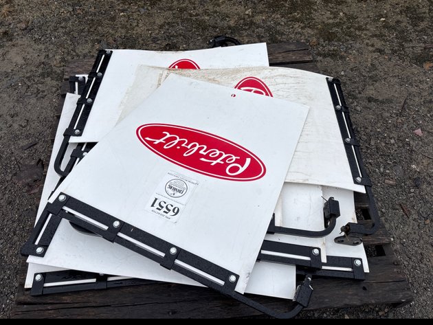 Image for D1. Peterbilt mud flaps