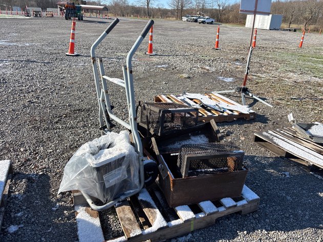 Image for D1. Pallet of misc items