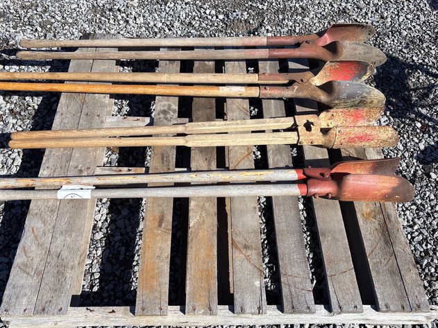 Image for D1. (4) post hole diggers