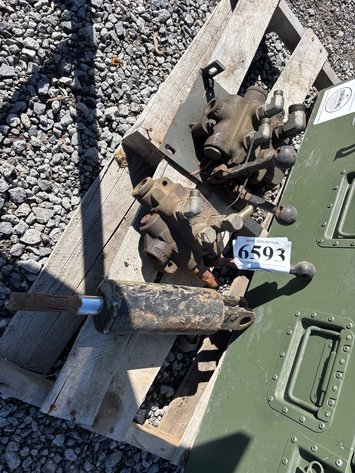 Image for D1. Hydraulic valve bodies and cylinder