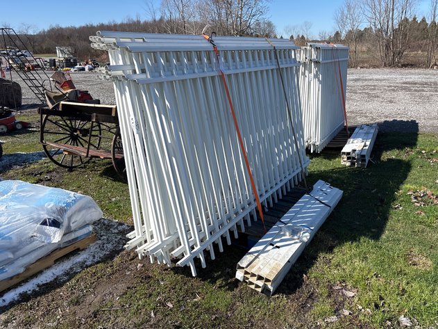 Image for D4. (14) panels of Aluminum fence with posts