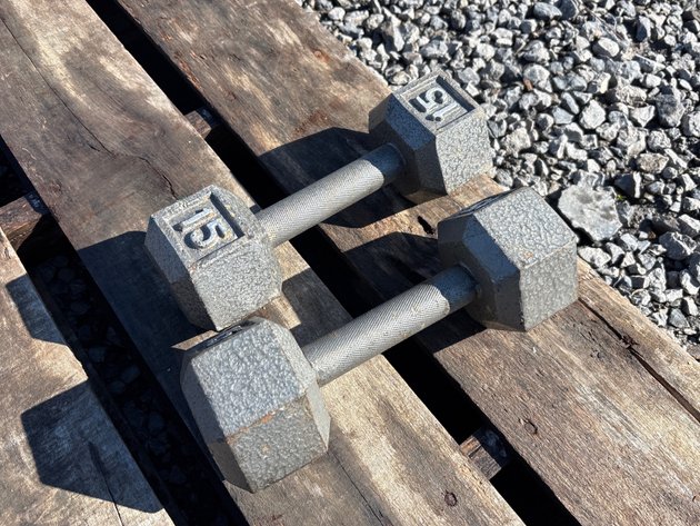 Image for D1. (2) 15lb hand weights