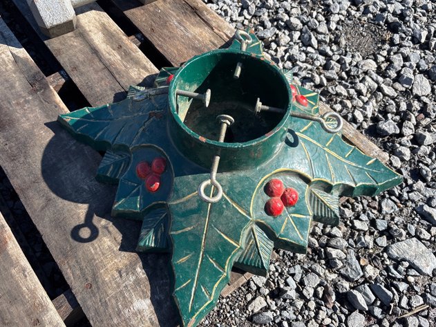 Image for D1. Metal Christmas tree stand holder