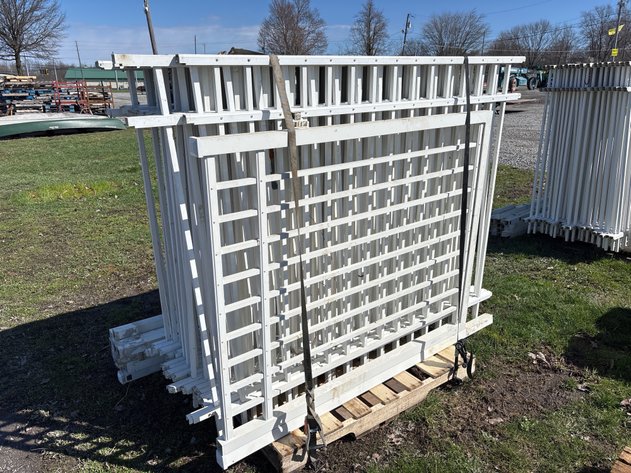 Image for D4. (20) aluminum fence panels with posts