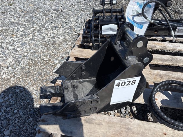 Image for E2. 2025 Unused IR 20cm toothed bucket