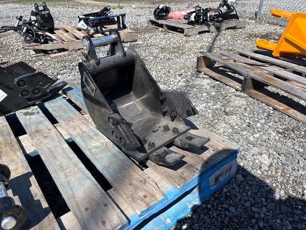 Image for E2. 2025 Unused IR 20cm toothed bucket